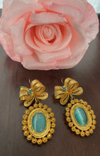 Load image into Gallery viewer, Aretes filigrana with turquoise stone
