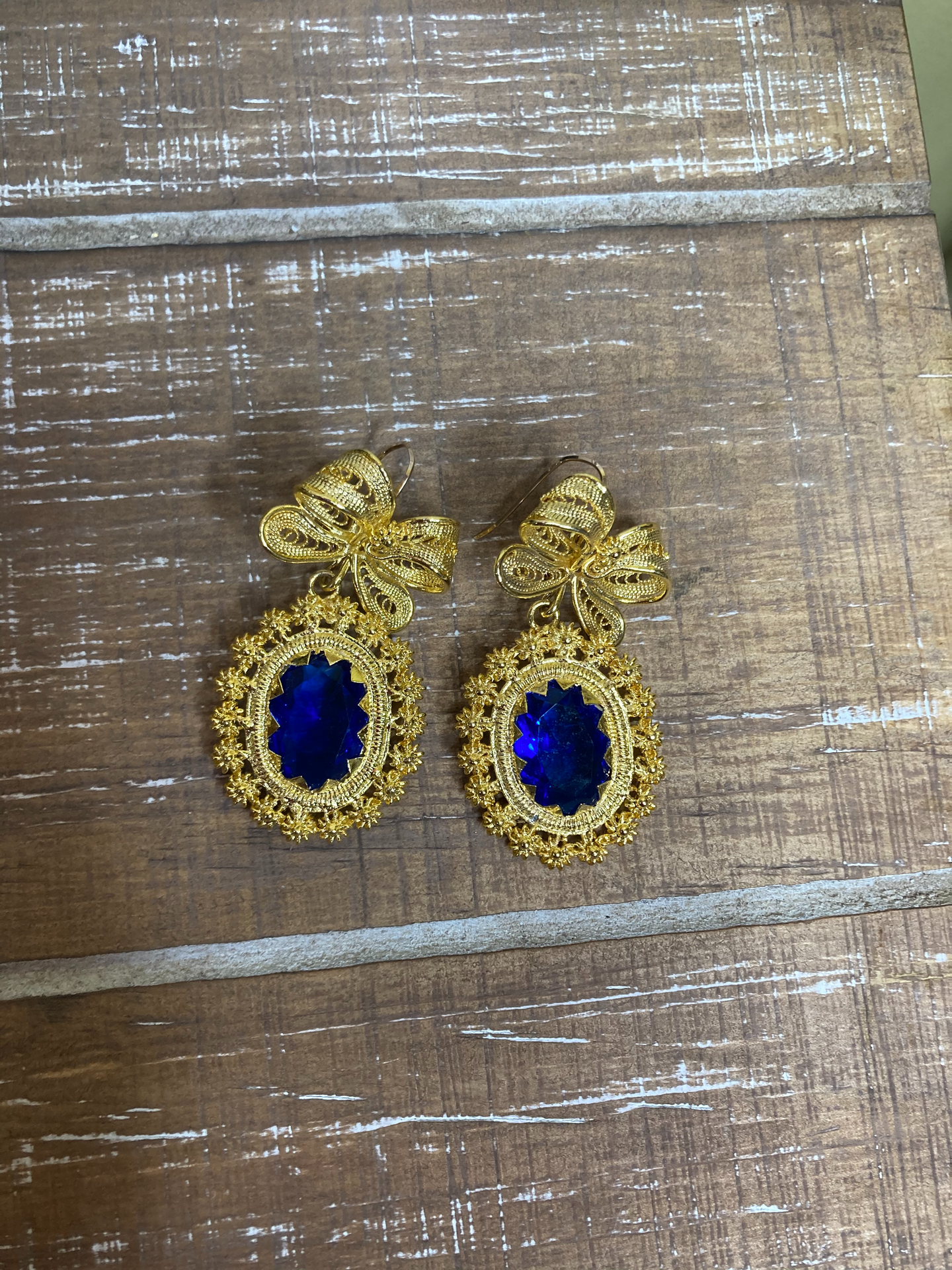 Theuana earrings The king color
