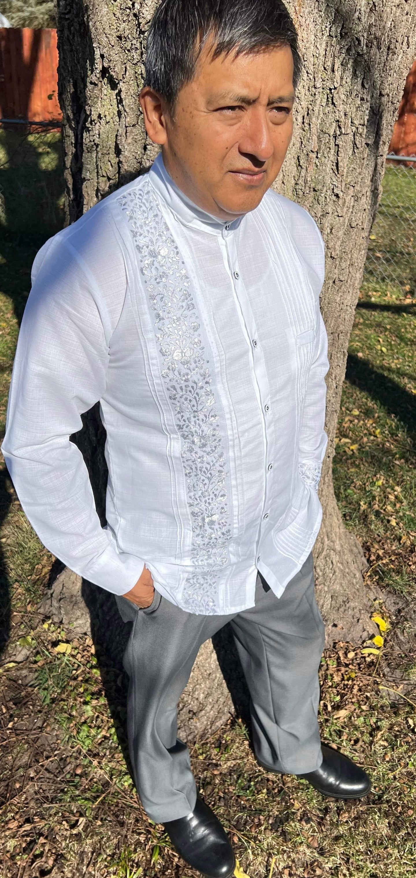 Linen Long Sleeve Elegant White Guayabera/ Guayabera de lino